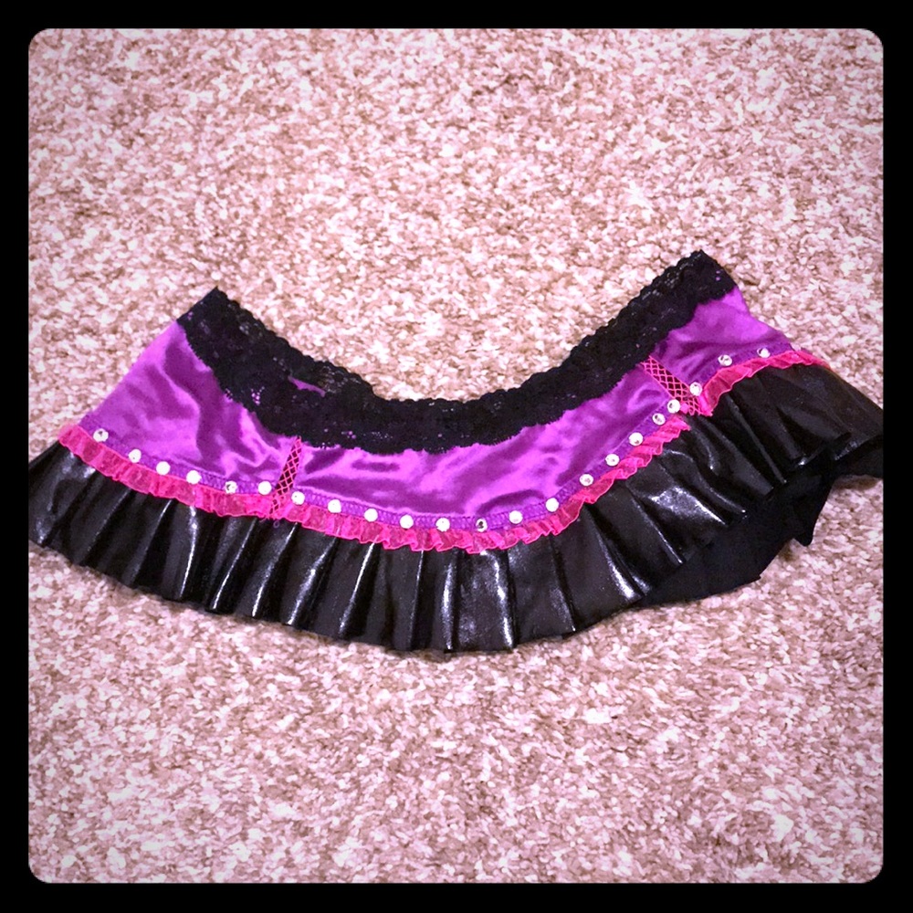 Black /purple entertainers skirt. Never been worn.